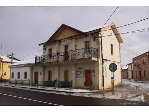 AYUNTAMIENTO Y CONSULTORIO MEDICO